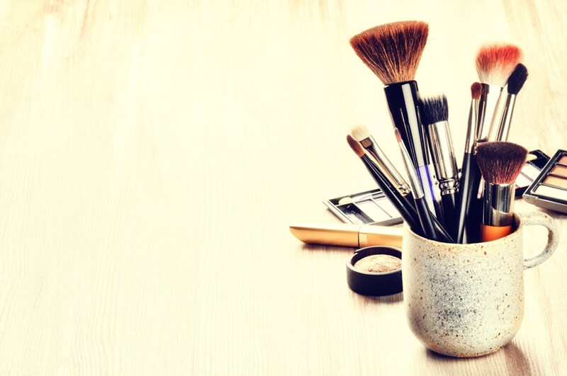 Spring Beauty Tip: Cleaning Makeup Brushes!